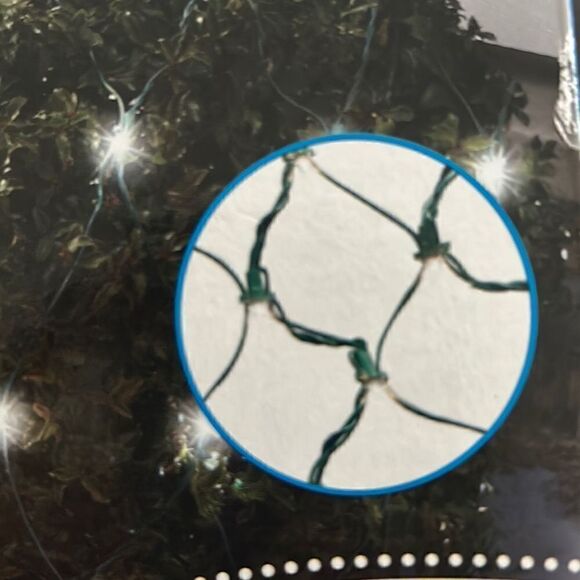 Christmas lights over the bush indoor outdoor net - Picture 4 of 4